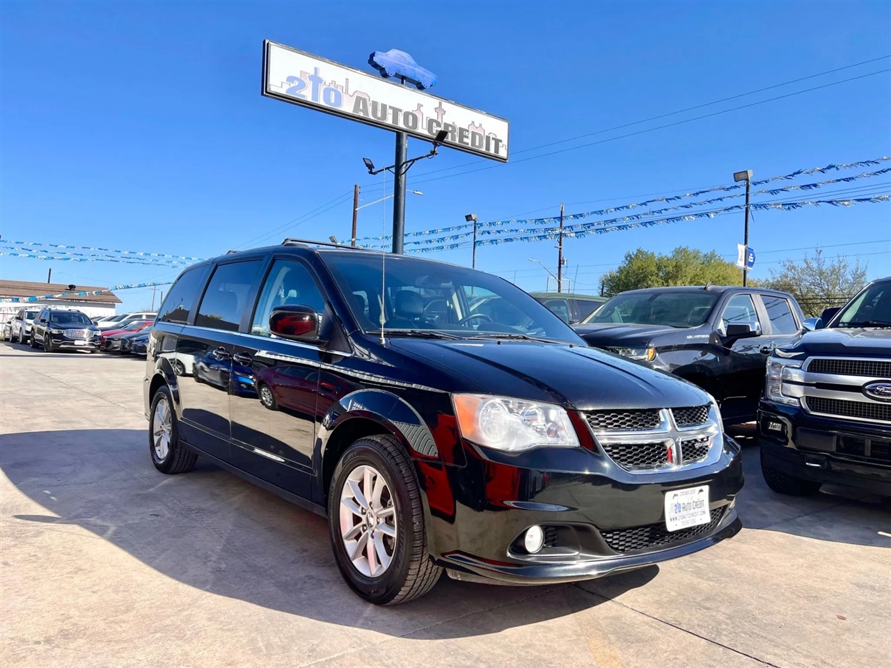 2019 Dodge Grand Caravan SXT Minivan 4D