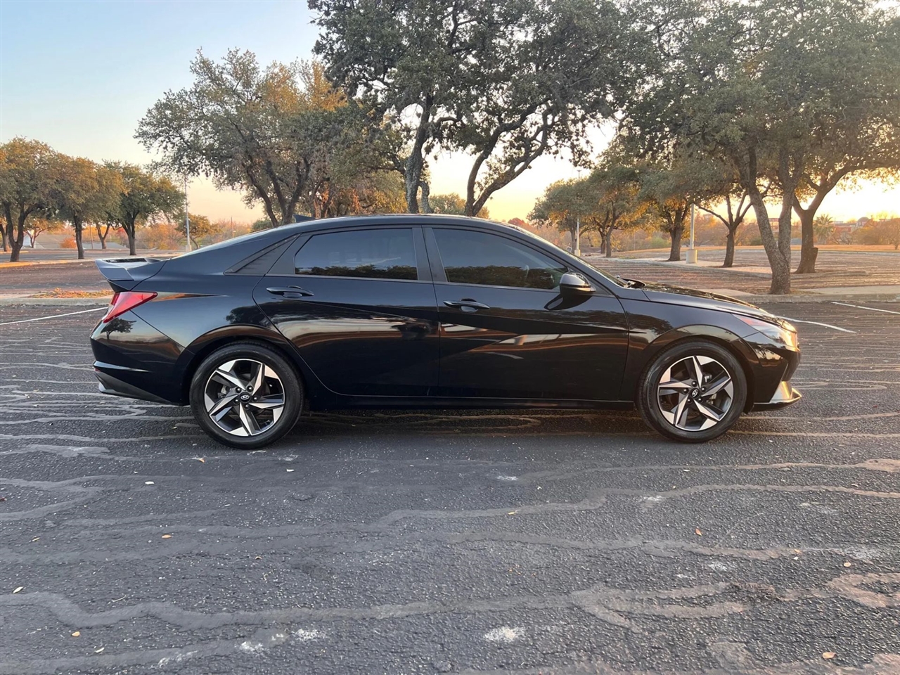 Hyundai Elantra  2023