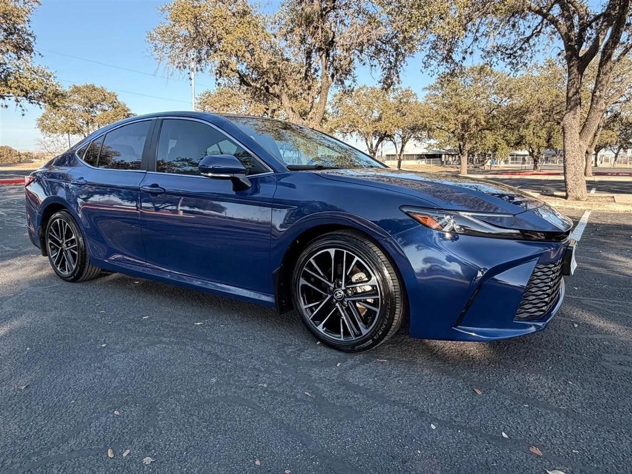 Toyota Camry Hybrid  2025