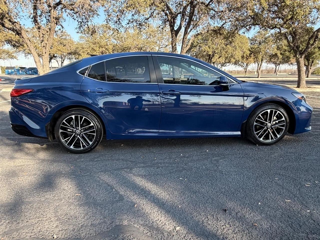 Toyota Camry Hybrid  2025