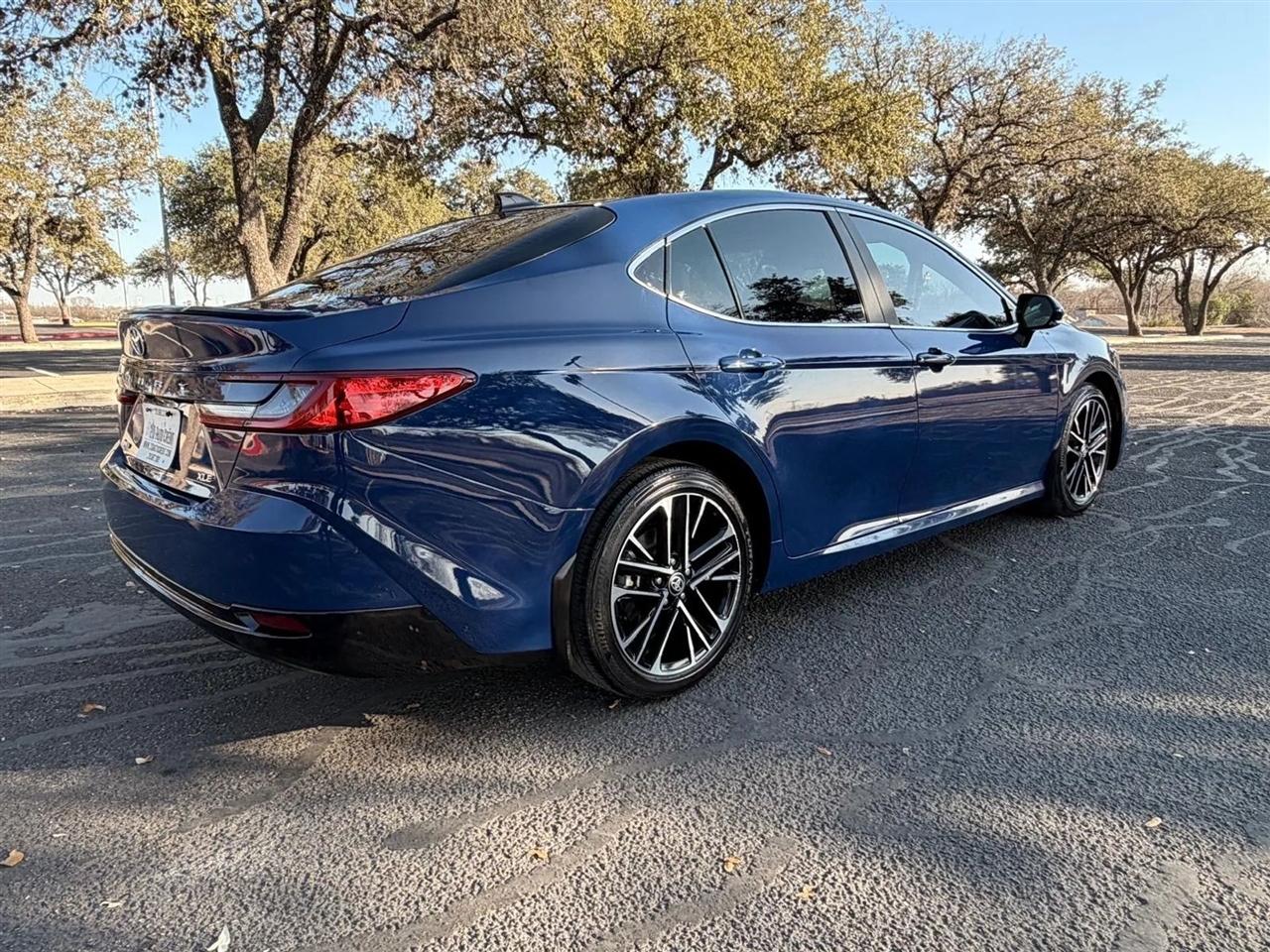 Toyota Camry Hybrid  2025