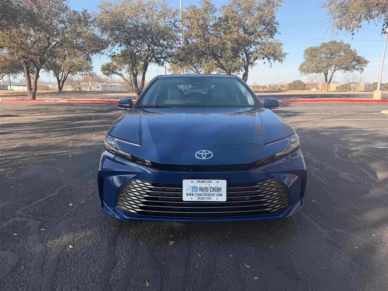 Toyota Camry Hybrid  2025