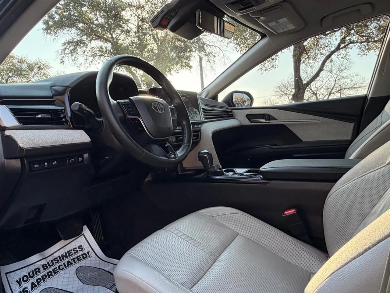 Toyota Camry Hybrid  2025