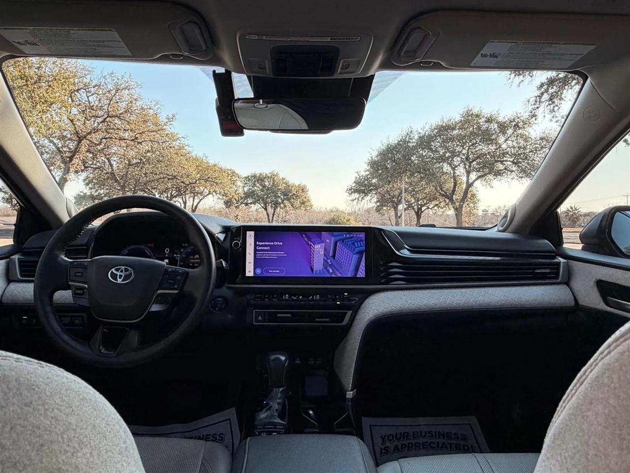 Toyota Camry Hybrid  2025