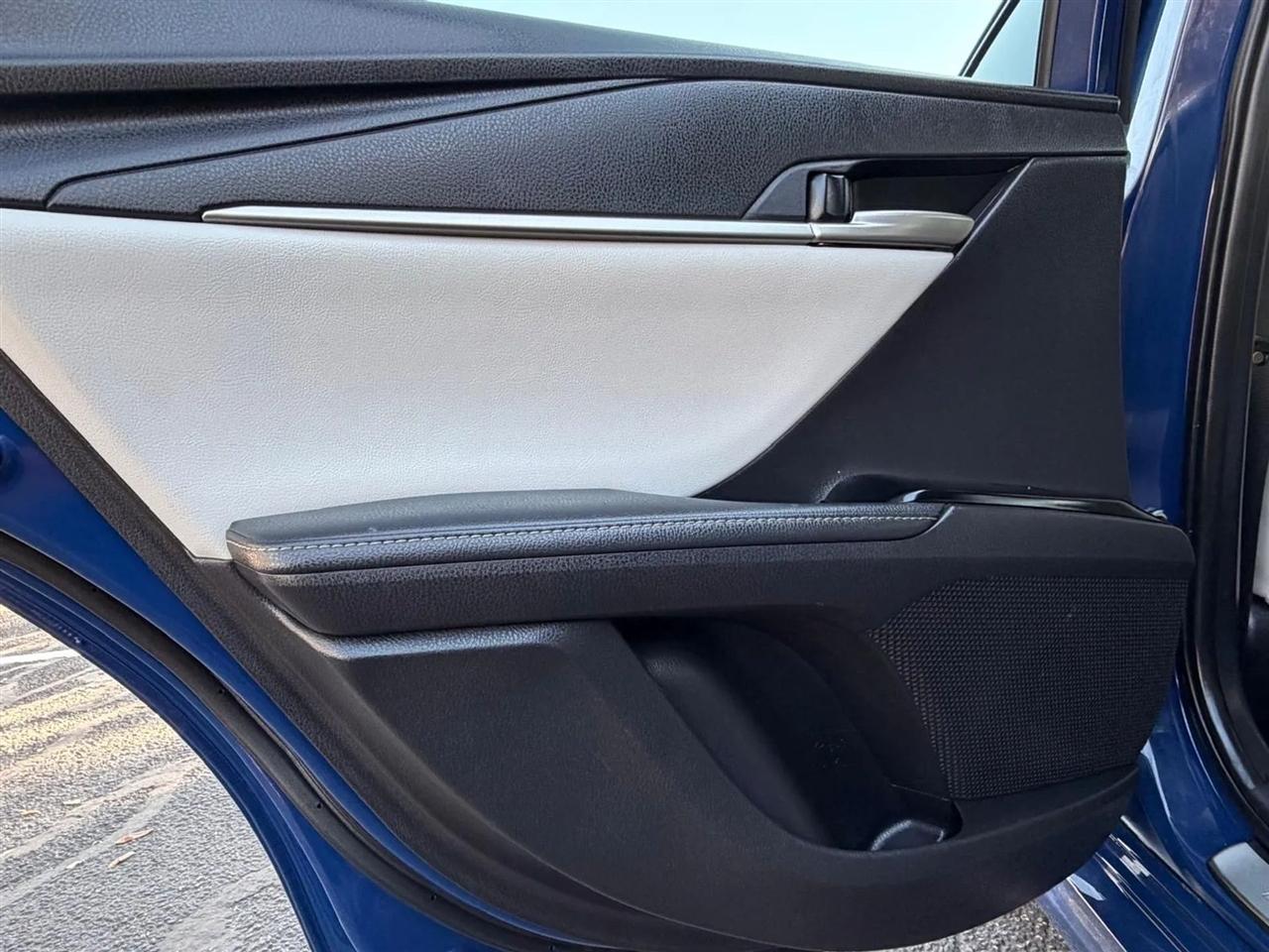 Toyota Camry Hybrid  2025