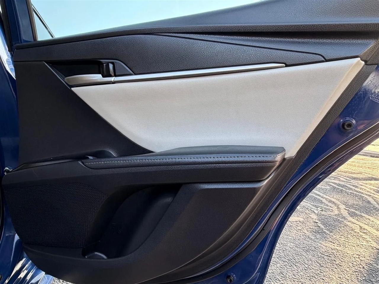 Toyota Camry Hybrid  2025