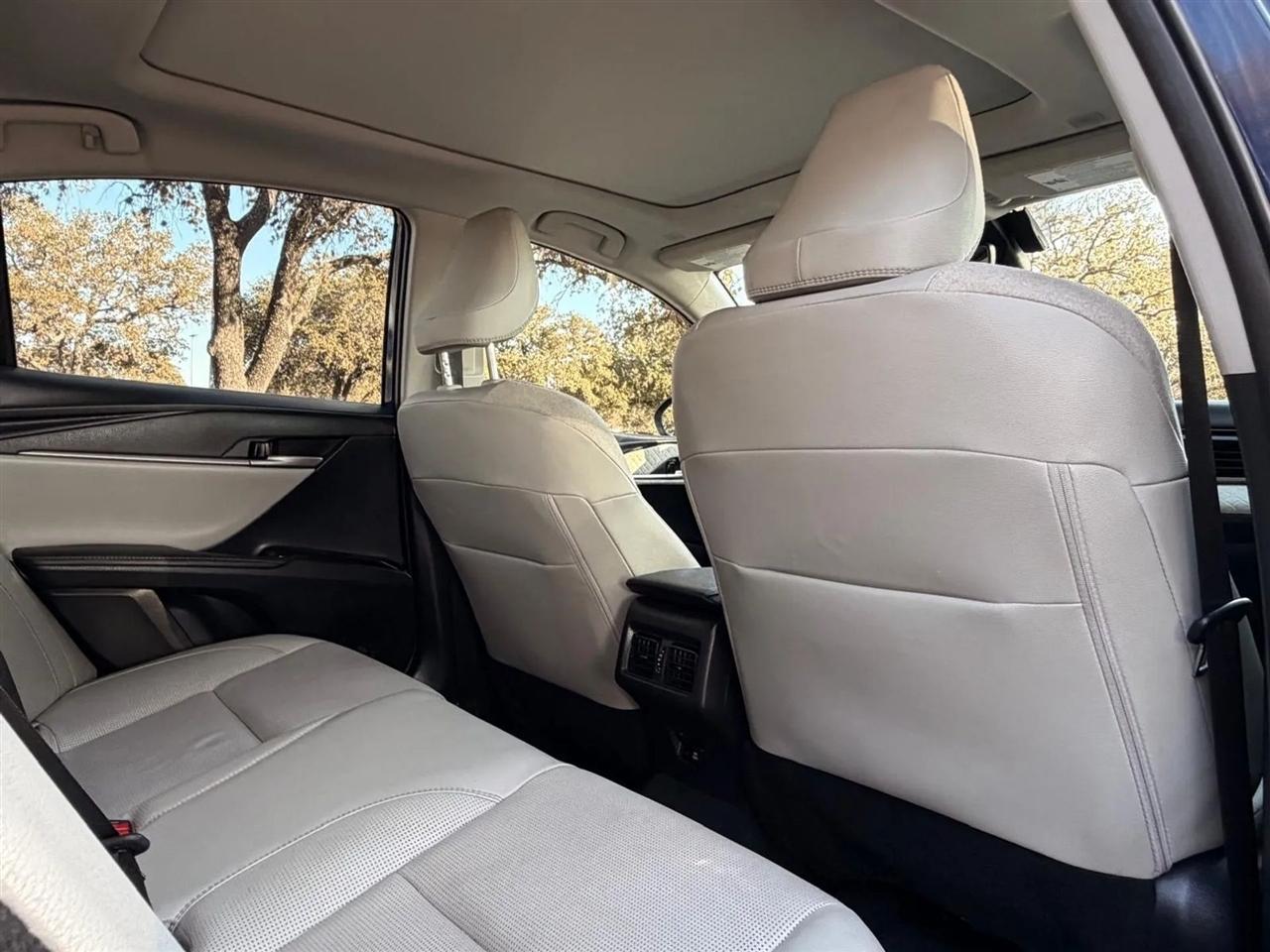 Toyota Camry Hybrid  2025