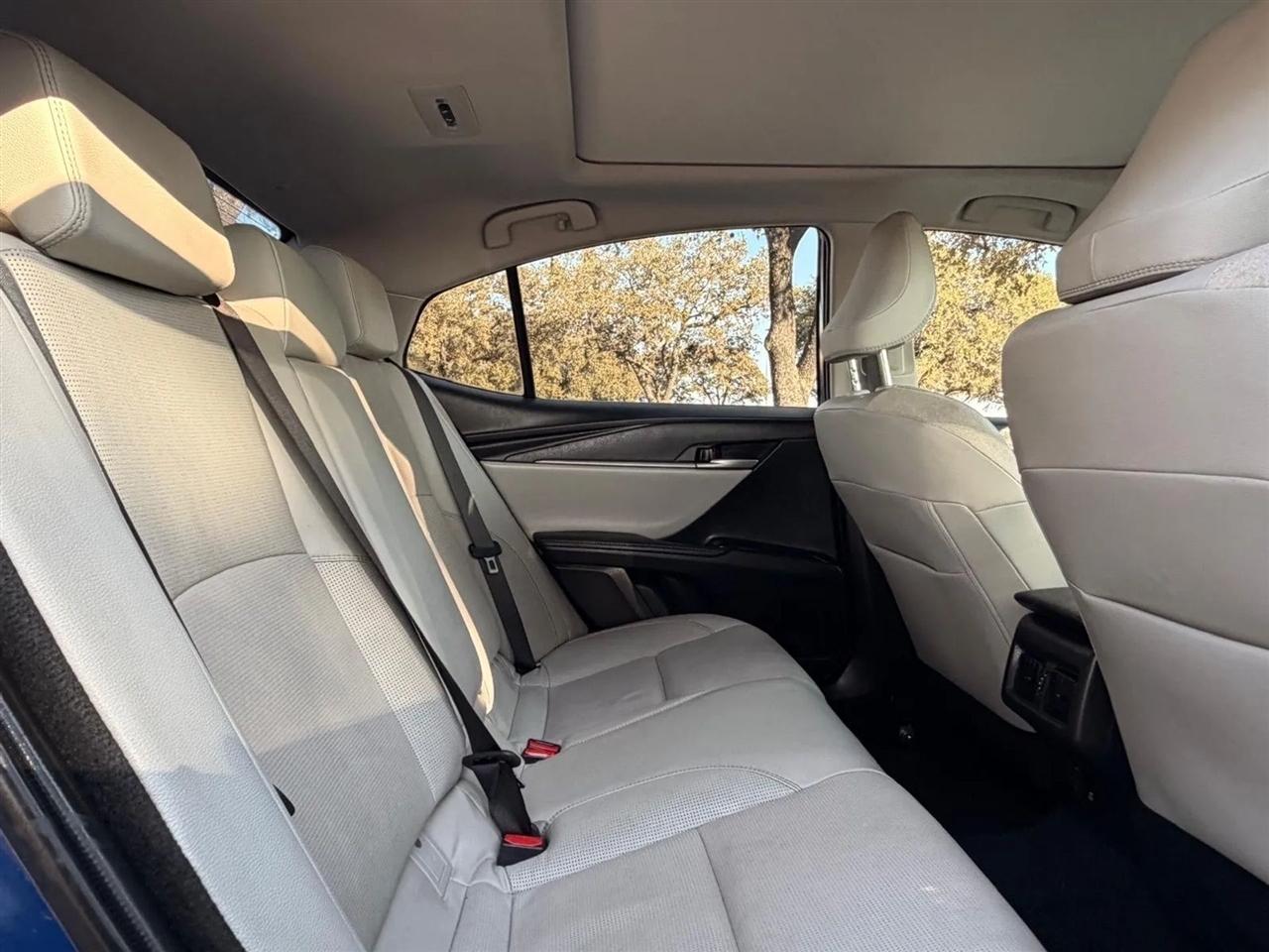 Toyota Camry Hybrid  2025