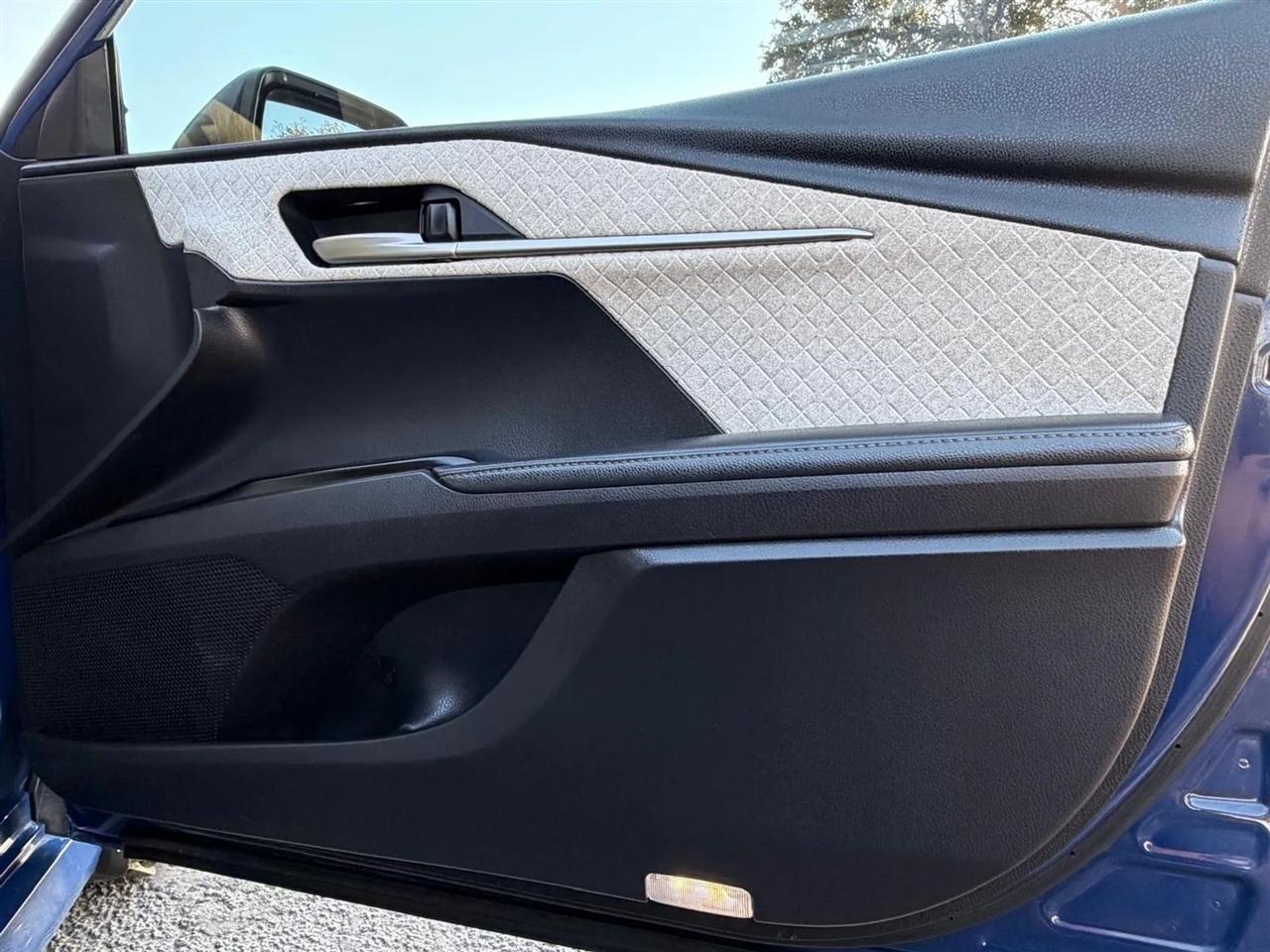 Toyota Camry Hybrid  2025