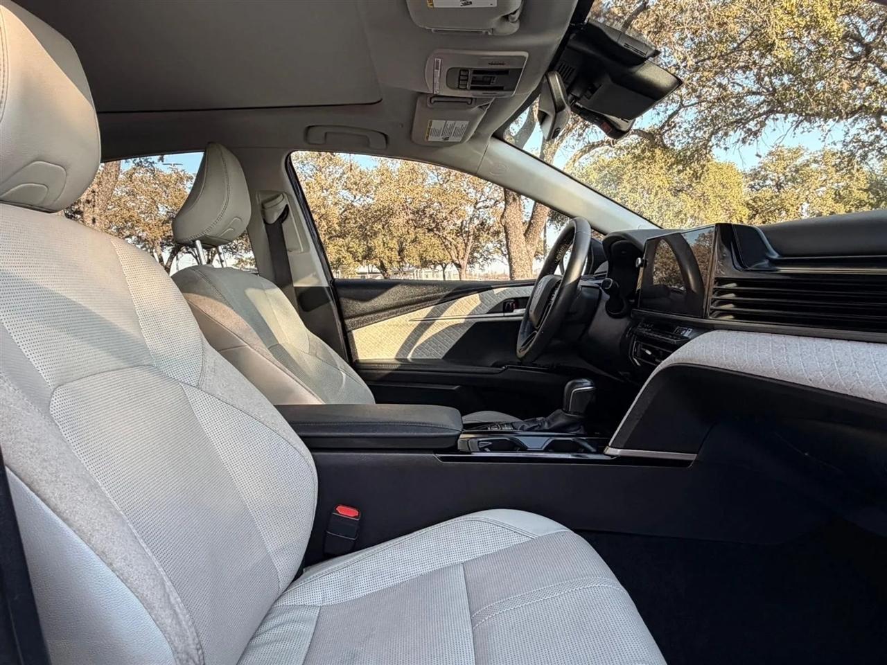 Toyota Camry Hybrid  2025