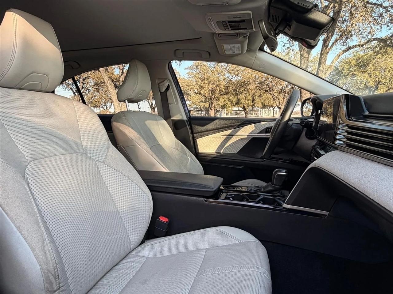 Toyota Camry Hybrid  2025