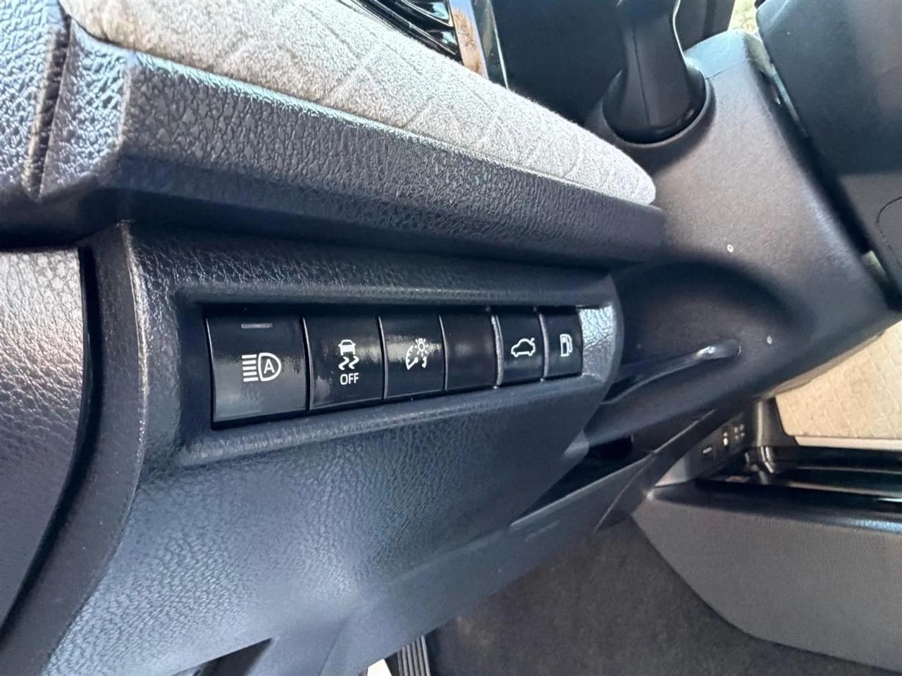 Toyota Camry Hybrid  2025