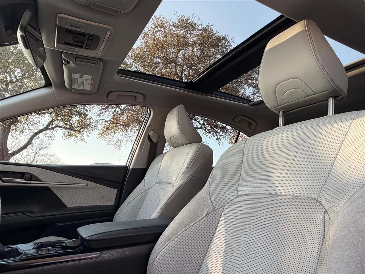 Toyota Camry Hybrid  2025