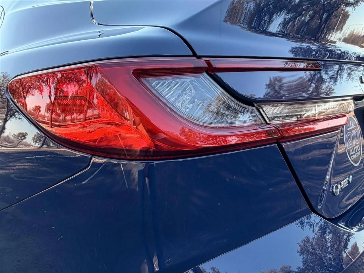 Toyota Camry Hybrid  2025