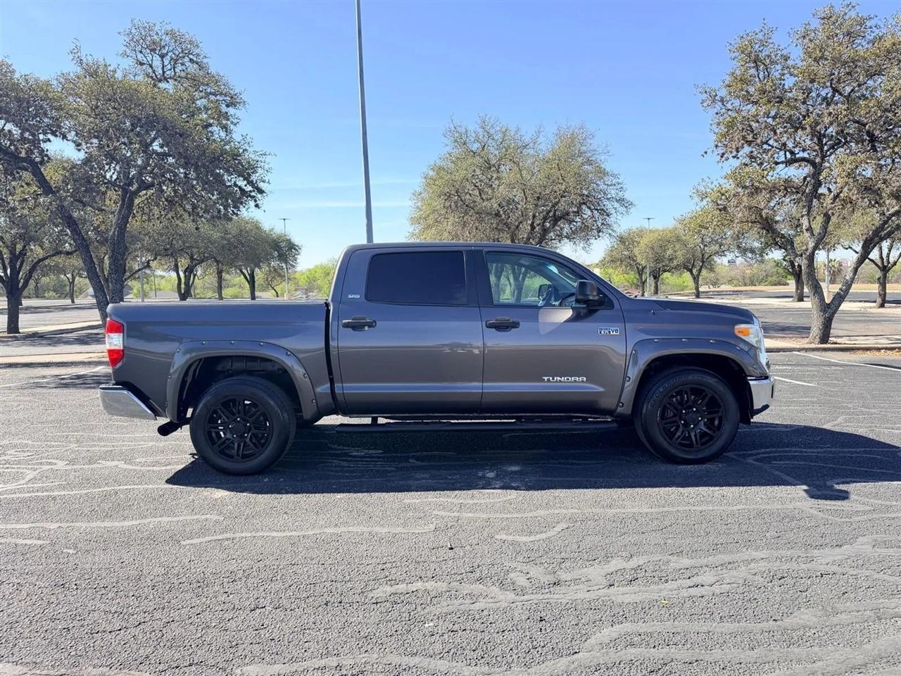 Toyota Tundra  2015