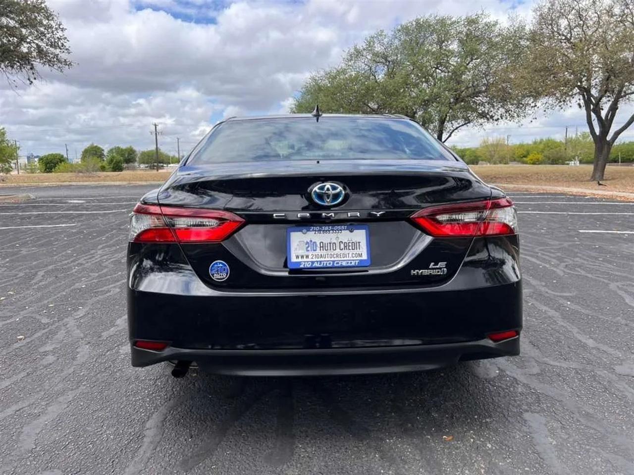 Toyota Camry Hybrid  2022