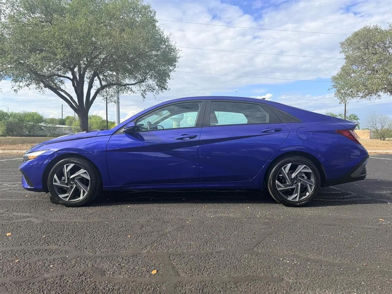 Hyundai Elantra  2025