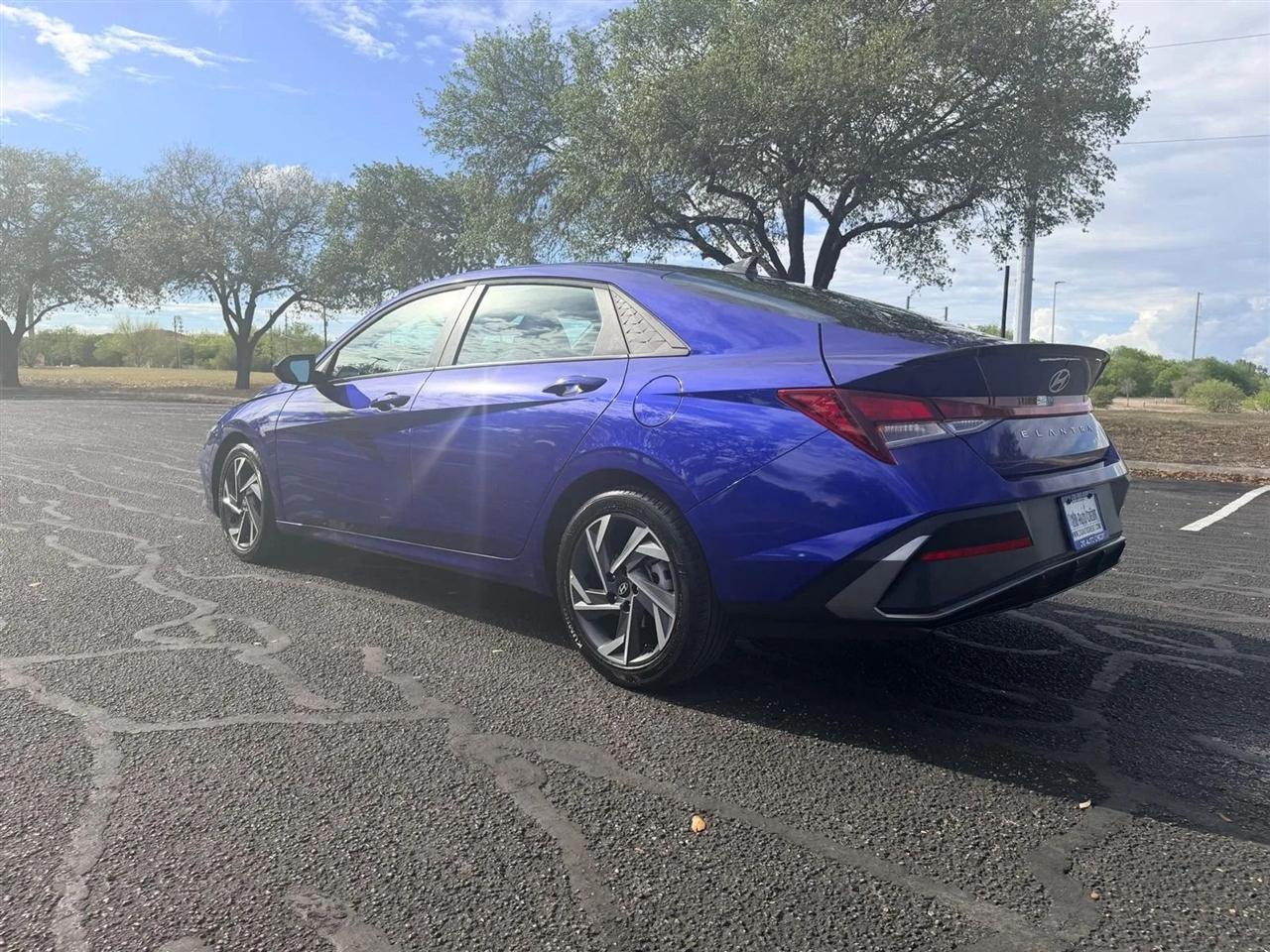 Hyundai Elantra  2025