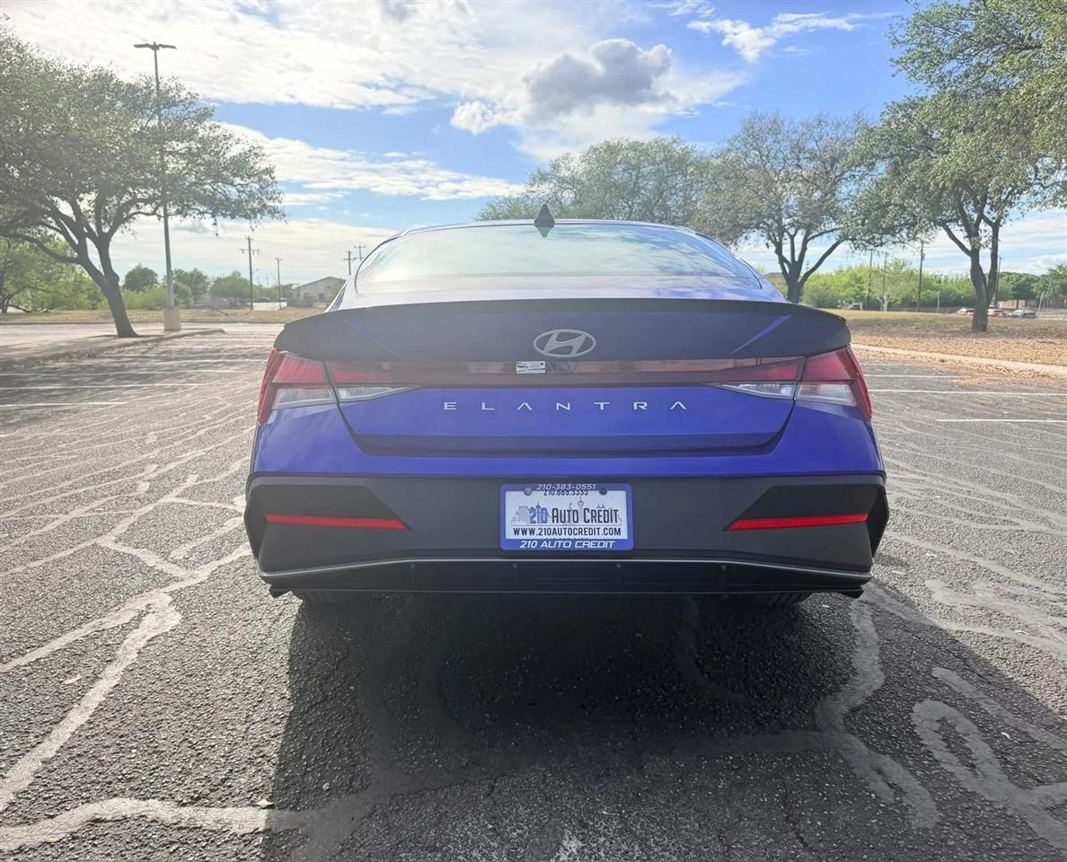 Hyundai Elantra  2025