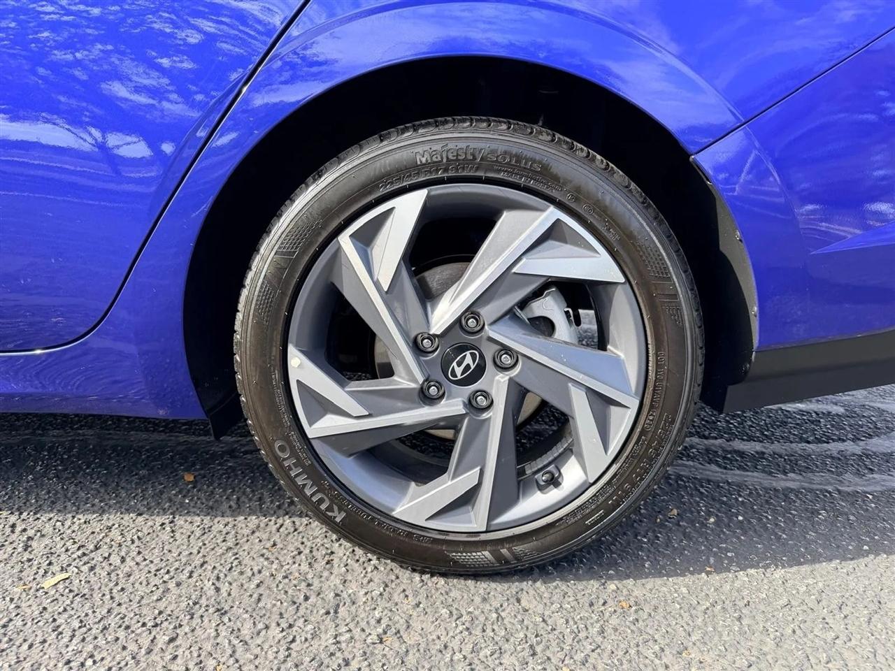 Hyundai Elantra  2025