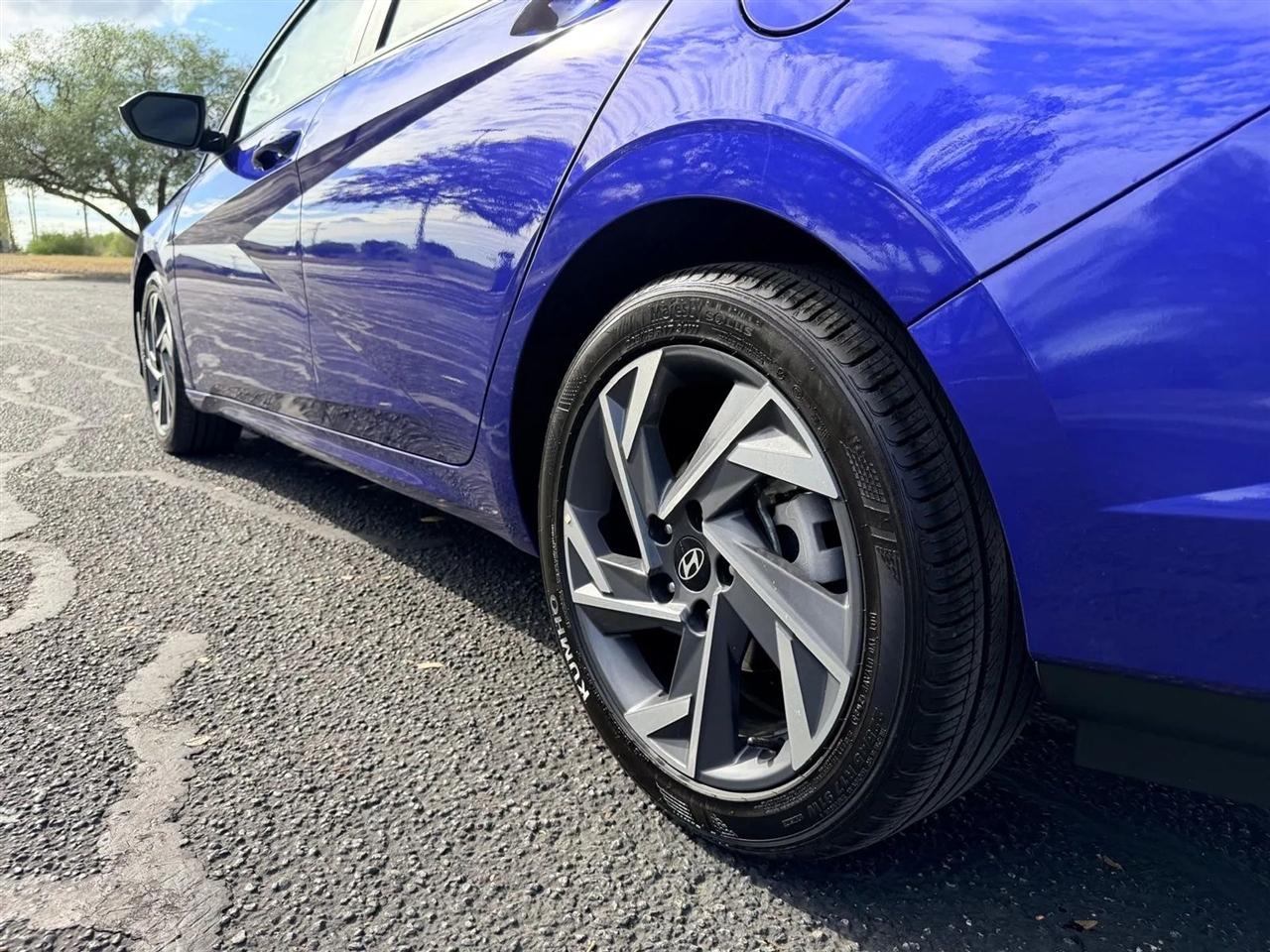 Hyundai Elantra  2025