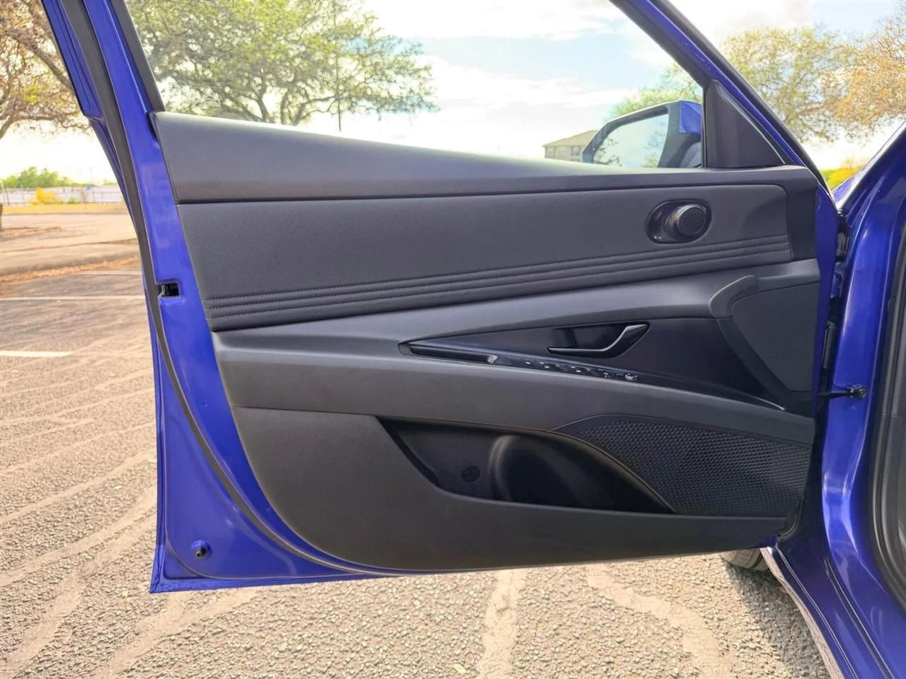 Hyundai Elantra  2025