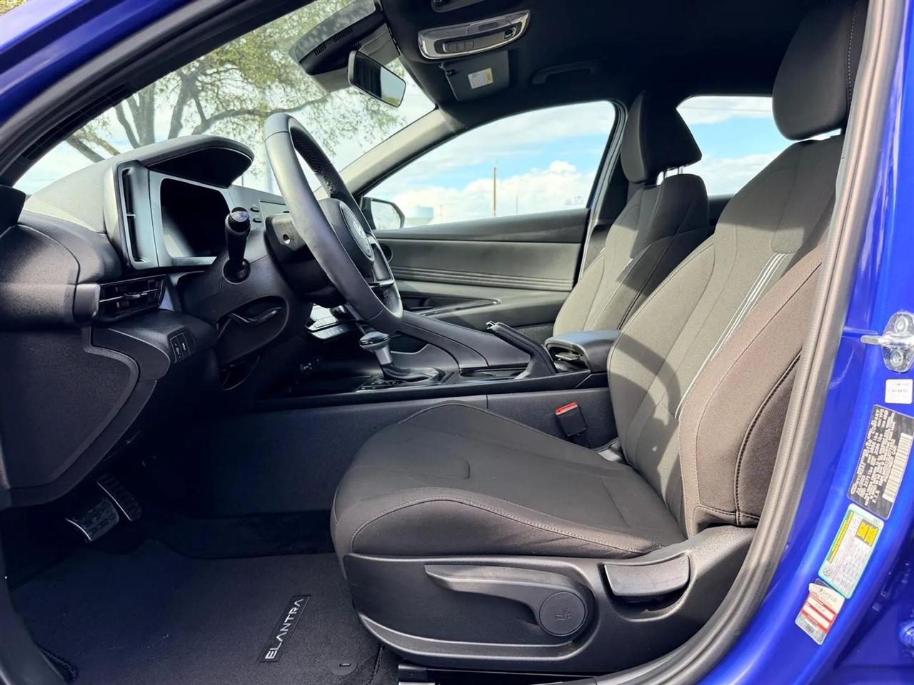 Hyundai Elantra  2025