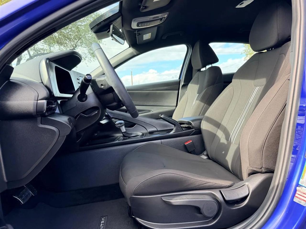 Hyundai Elantra  2025