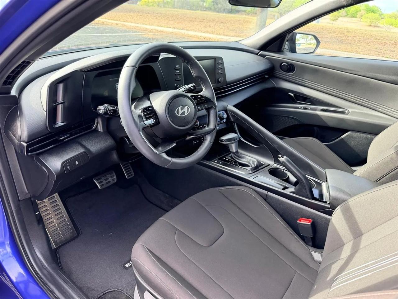 Hyundai Elantra  2025