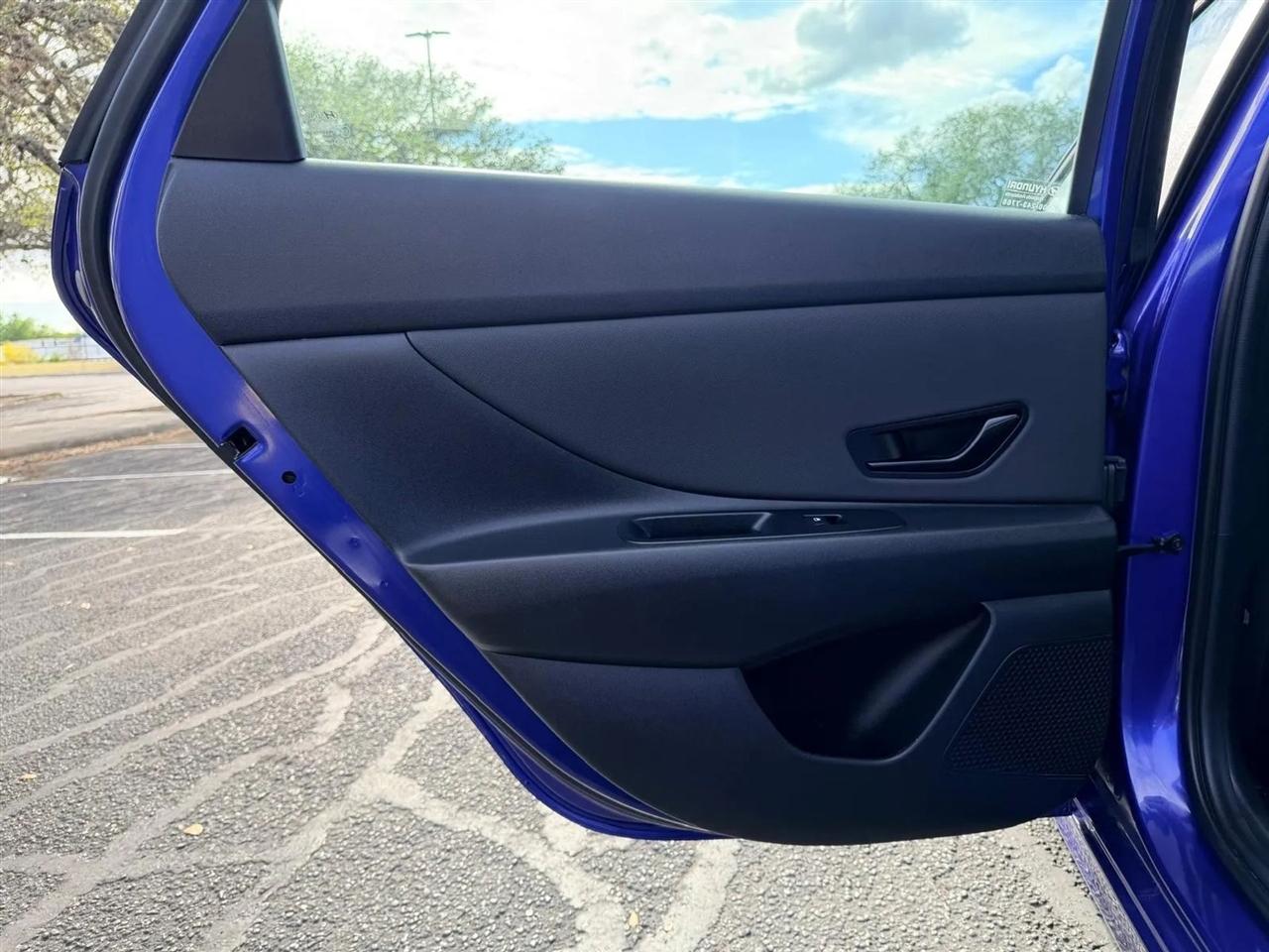 Hyundai Elantra  2025