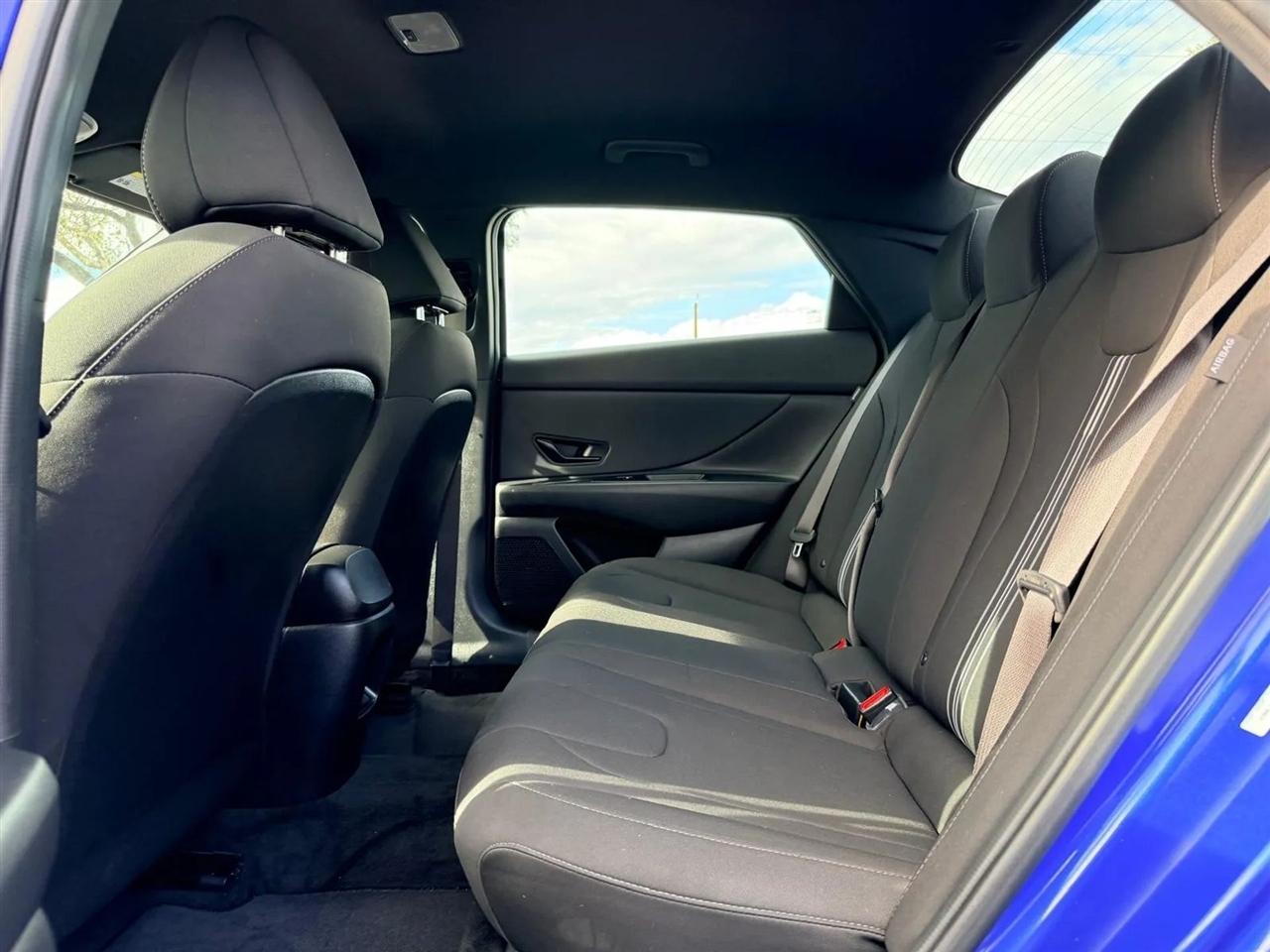 Hyundai Elantra  2025