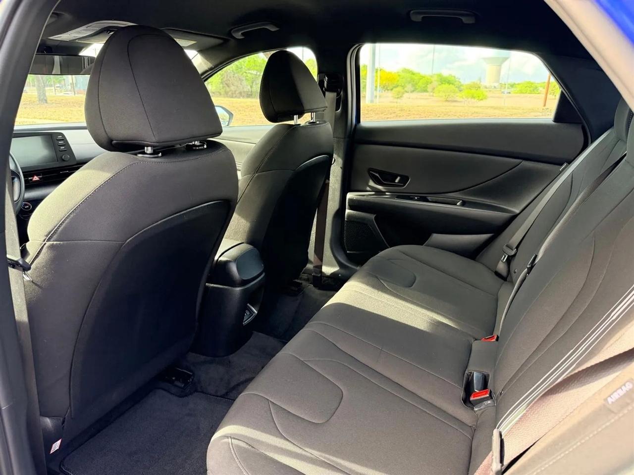 Hyundai Elantra  2025