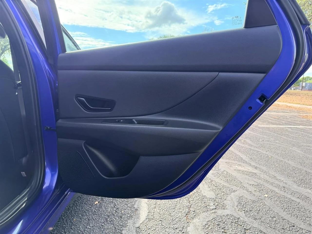 Hyundai Elantra  2025