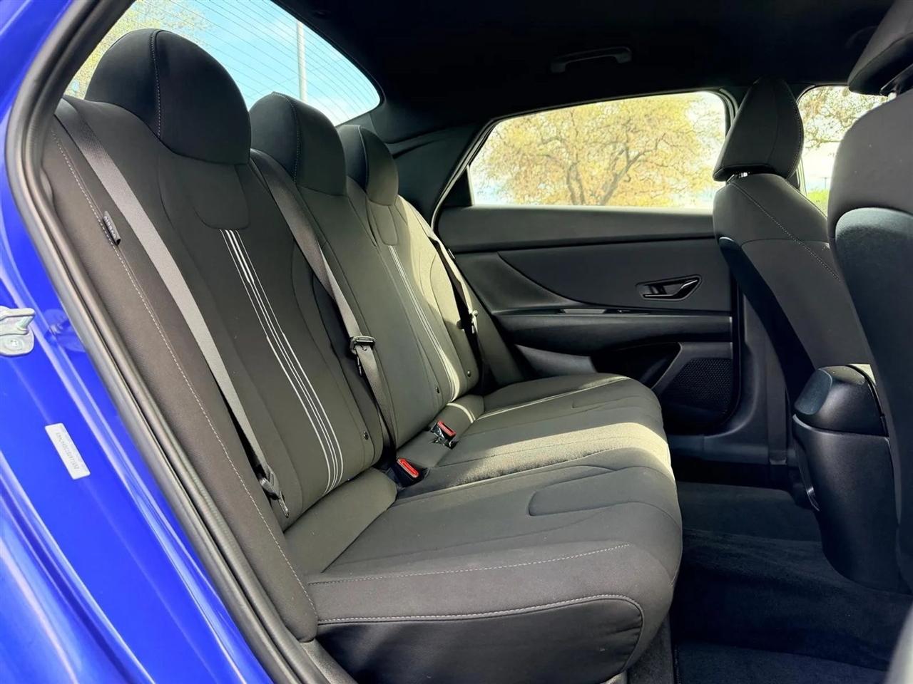 Hyundai Elantra  2025