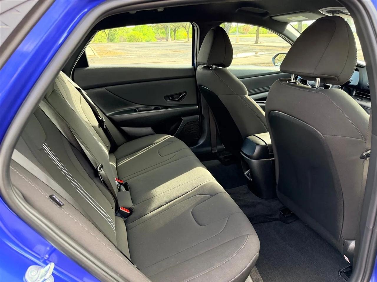 Hyundai Elantra  2025