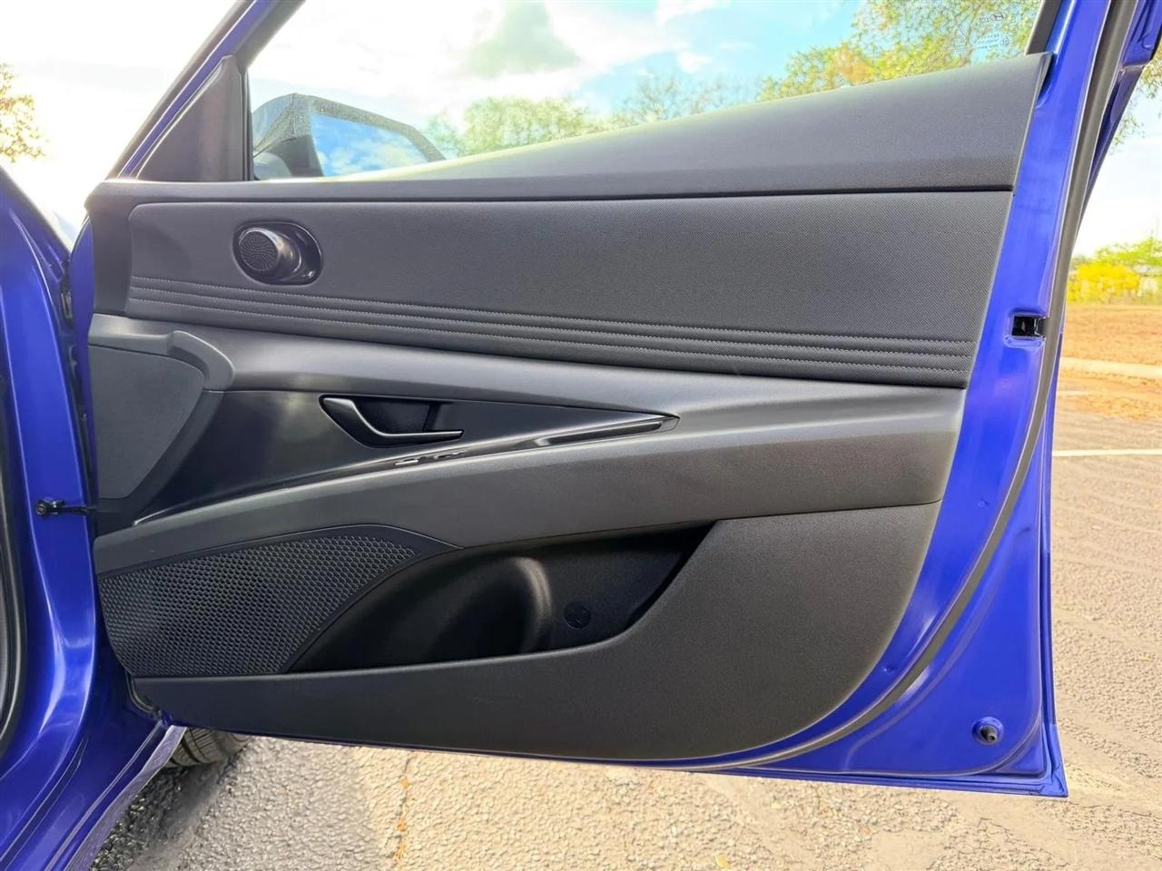 Hyundai Elantra  2025