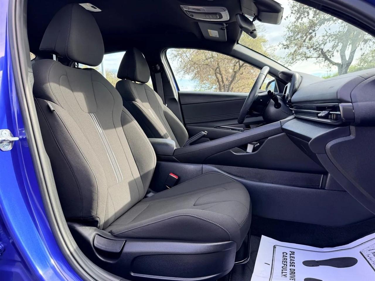 Hyundai Elantra  2025