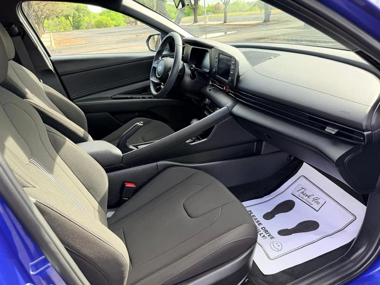 Hyundai Elantra  2025