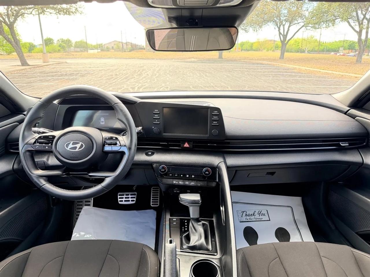 Hyundai Elantra  2025