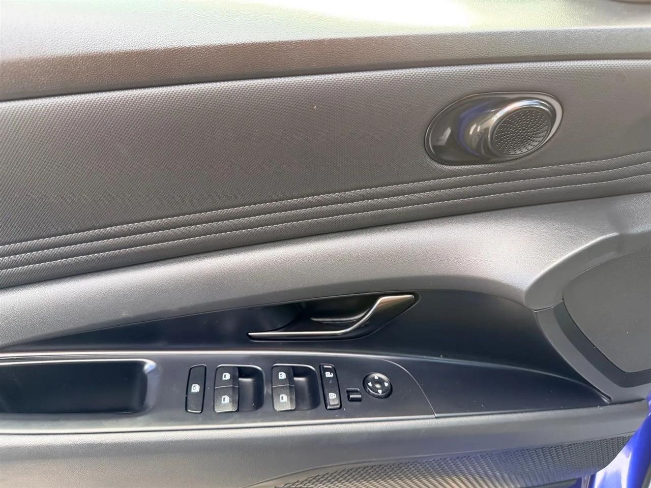 Hyundai Elantra  2025