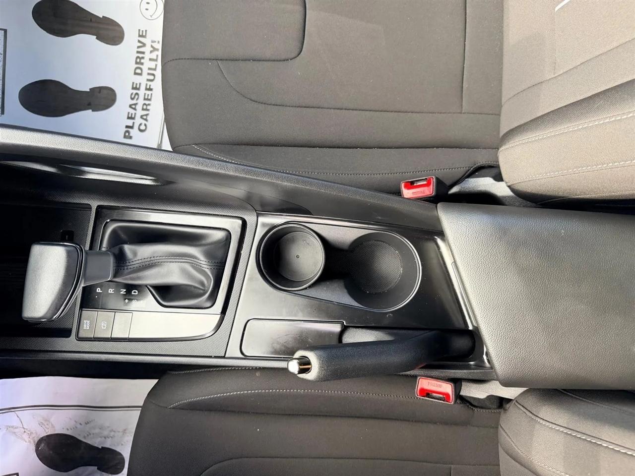 Hyundai Elantra  2025