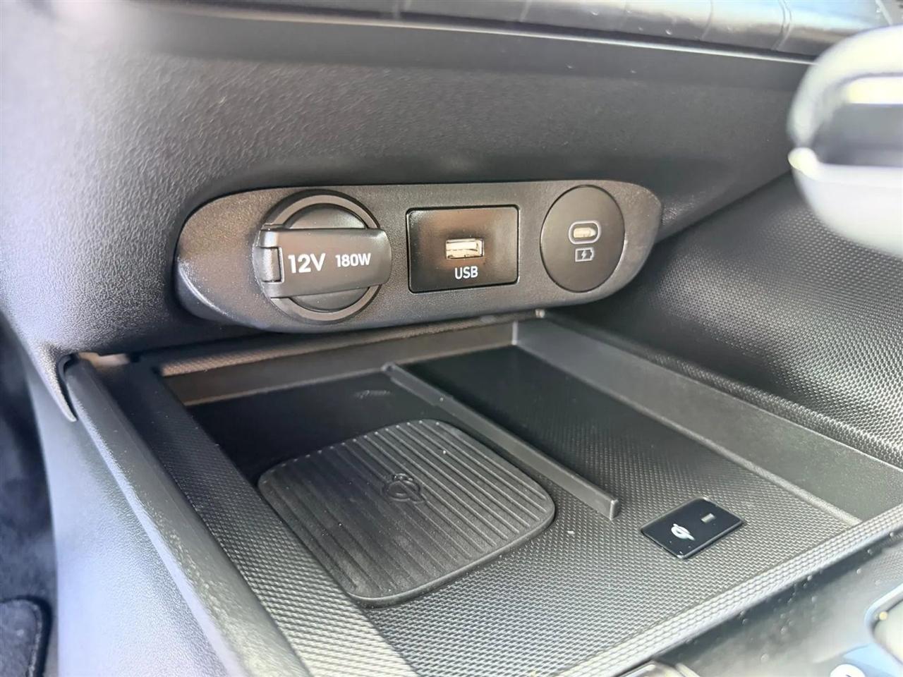 Hyundai Elantra  2025