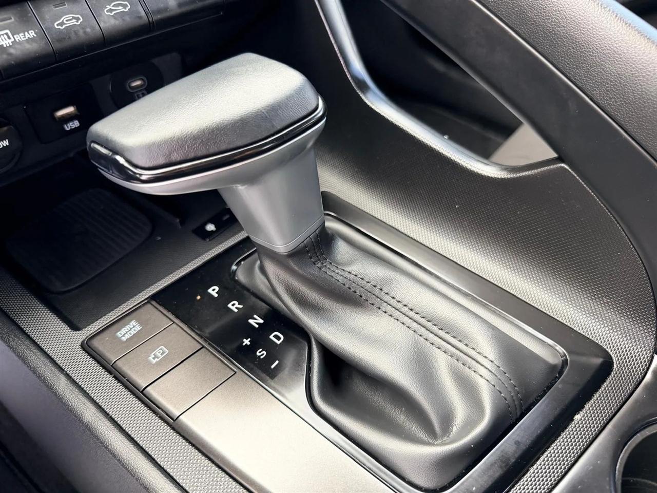 Hyundai Elantra  2025