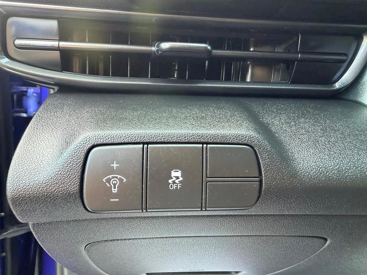 Hyundai Elantra  2025