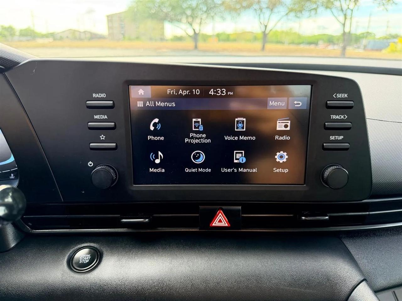 Hyundai Elantra  2025