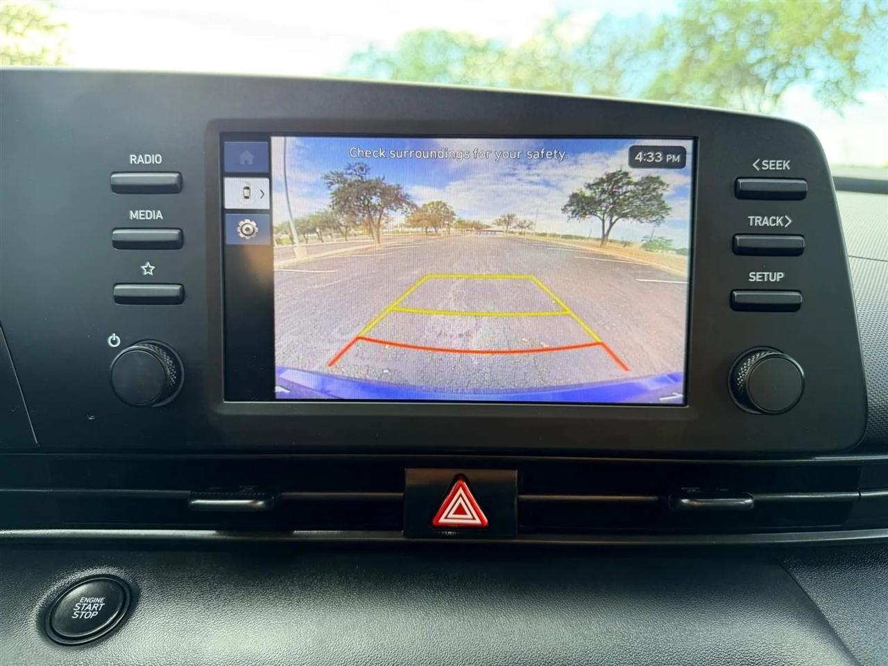 Hyundai Elantra  2025