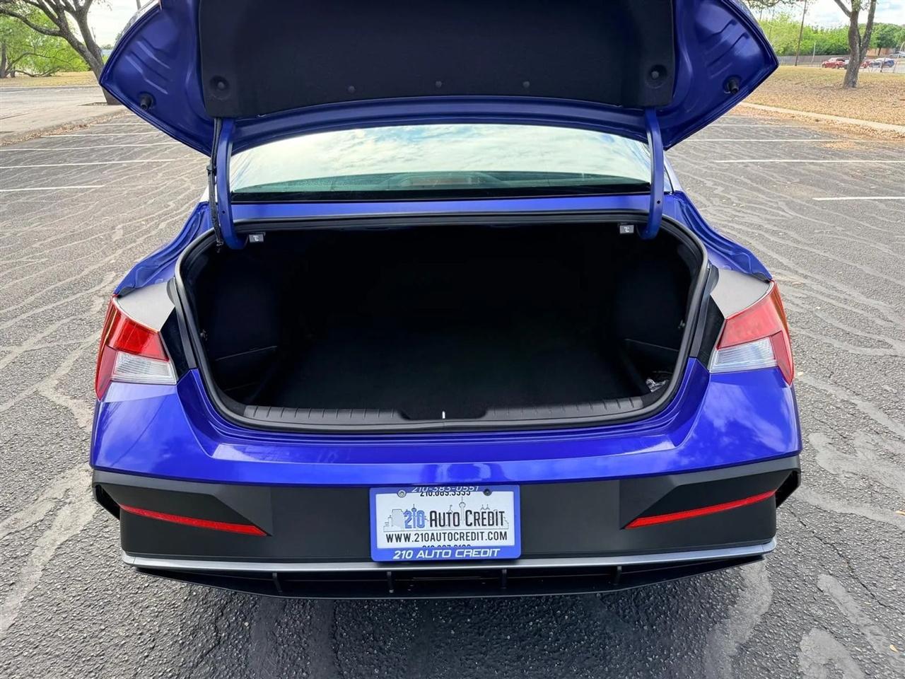 Hyundai Elantra  2025