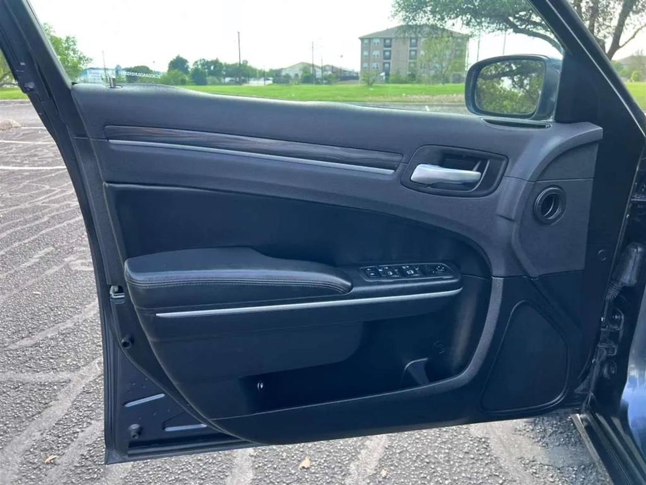 Chrysler 300  2018