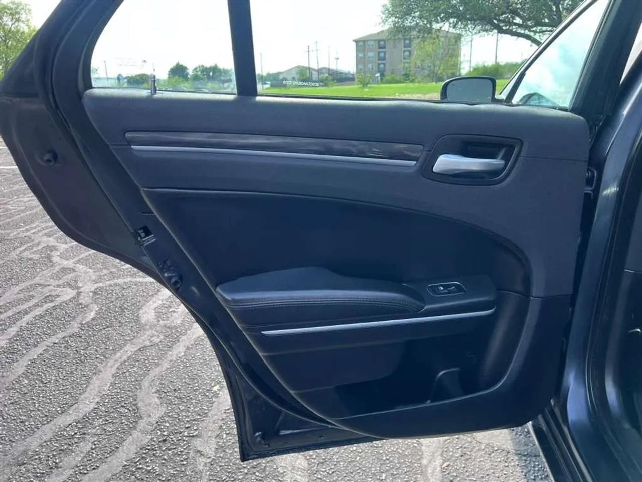 Chrysler 300  2018