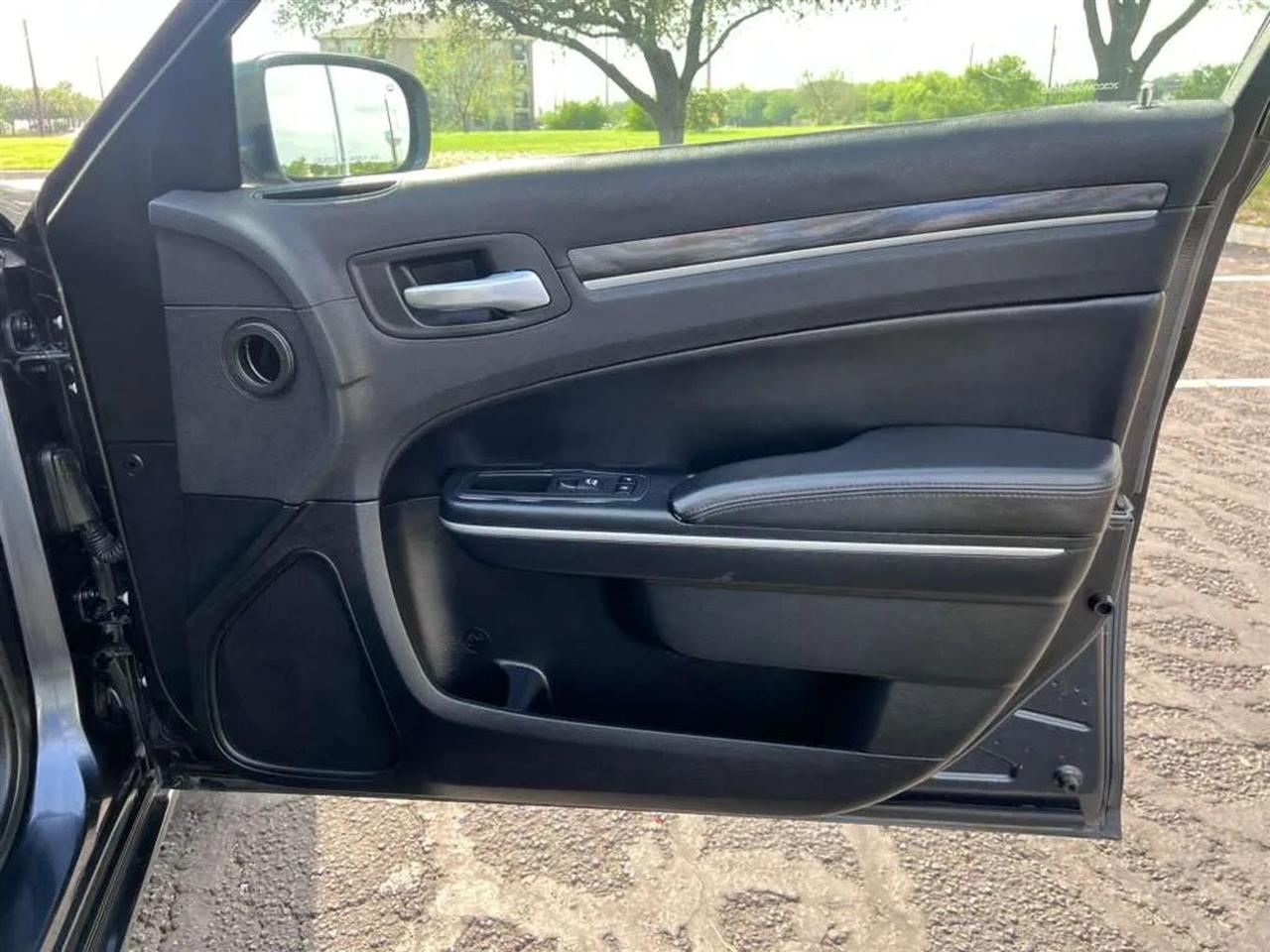 Chrysler 300  2018